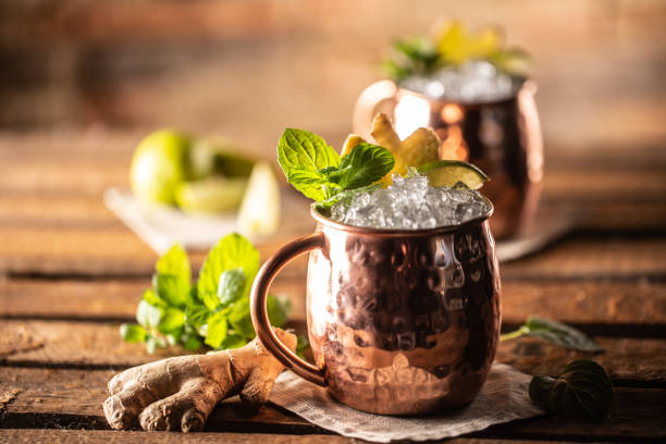 Moscow Mule, ein Highball-Cocktail und ein Longdrink aus Wodka mit frischer Limette, Ingwerbier und Minze.